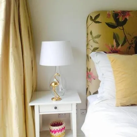 Tastefully Decorated Ensuite Br In Quiet Area *