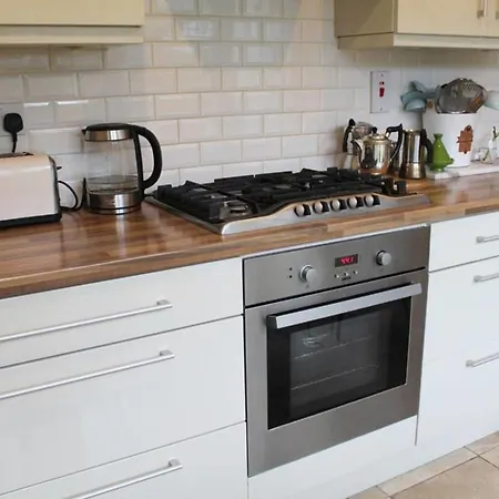 Tastefully Decorated Ensuite Br In Quiet Area *
