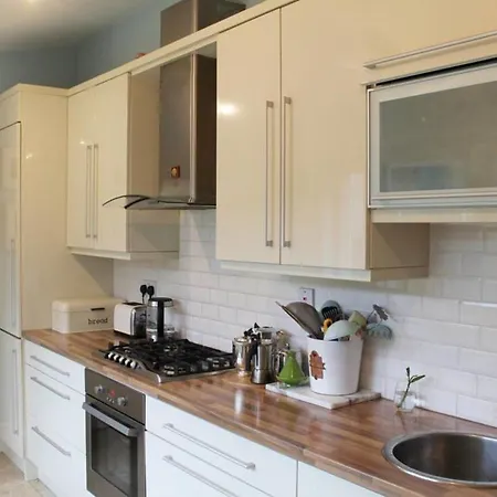 公寓 Tastefully Decorated Ensuite Br In Quiet Area