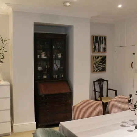 Tastefully Decorated Ensuite Br In Quiet Area *