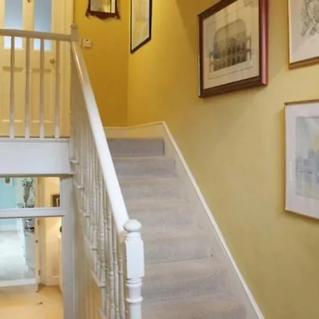 Tastefully Decorated Ensuite Br In Quiet Area * دبلن