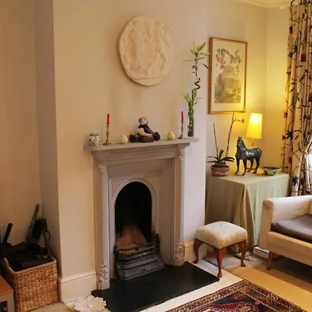 Tastefully Decorated Ensuite Br In Quiet Area * Dublin